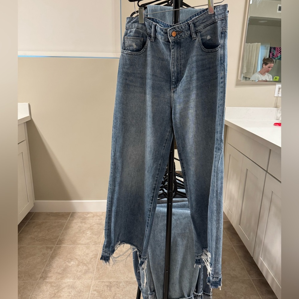 DL1961 Hepburn Jeans - Picture 3 of 4